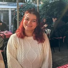Yeliz Uzkurt — Dil ve Konuşma Terapisti