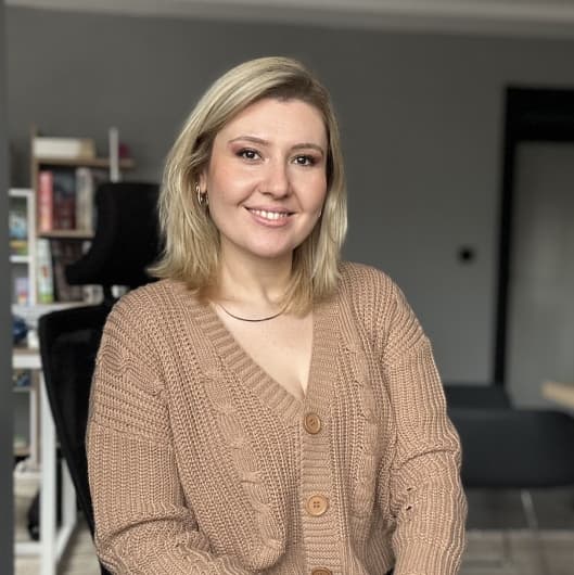 Özge Özsoy — Dil ve Konuşma Terapisti