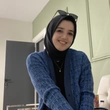 Azize Selçuk — Psikolog