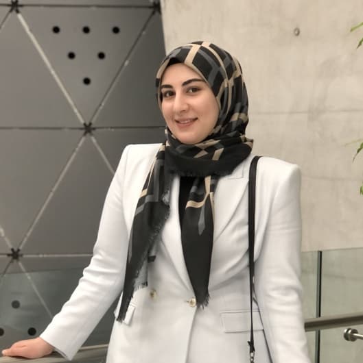 Elif İş — Psikolog